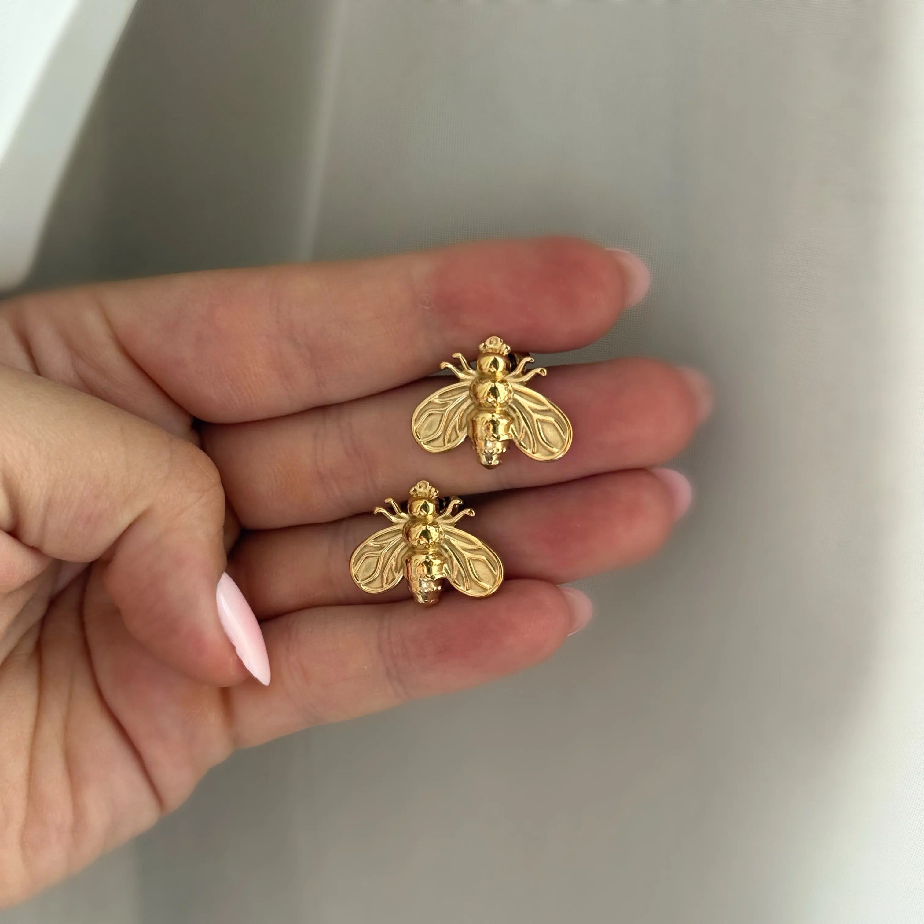 Bee Chunky Studs