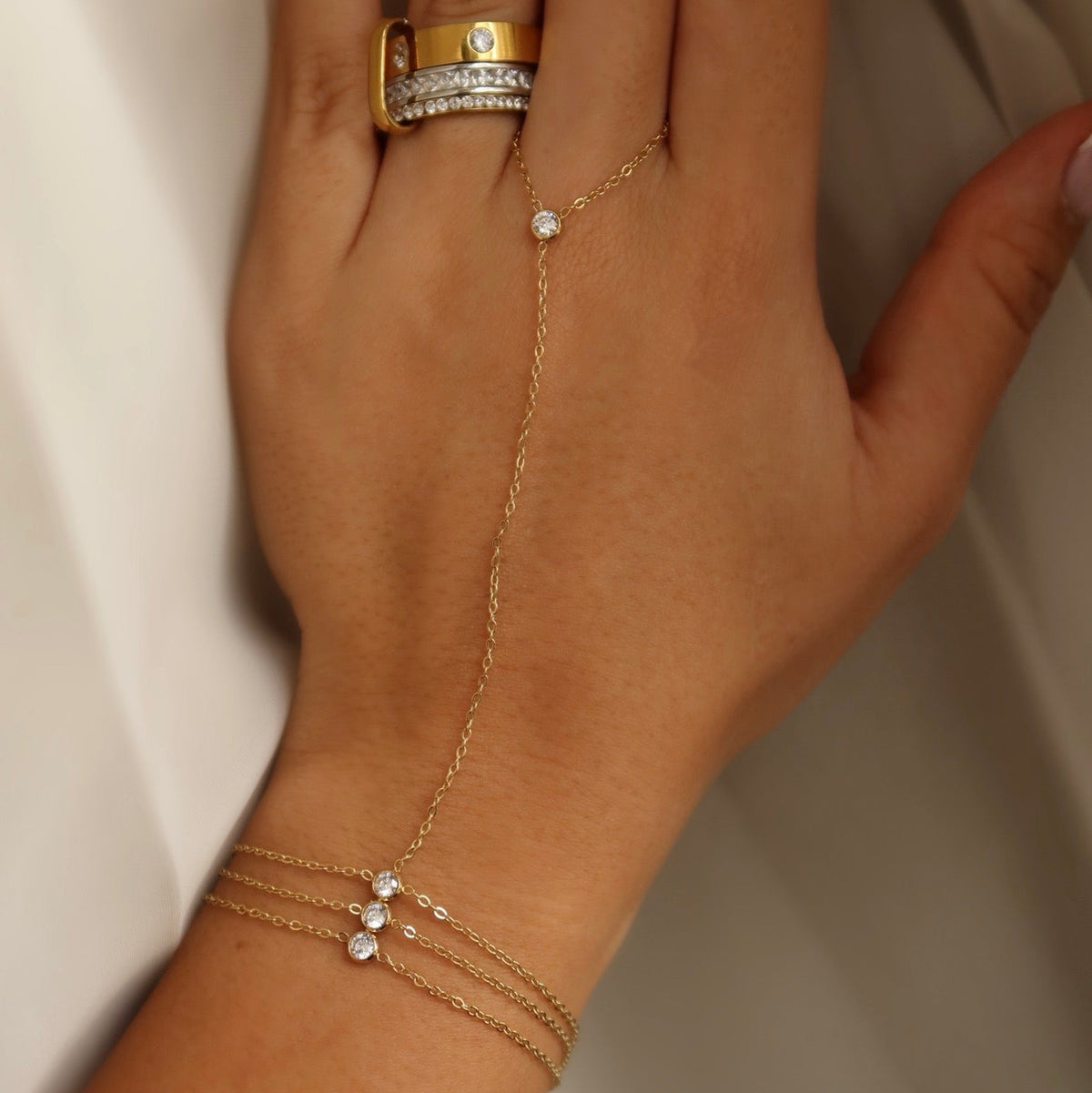 Bezzels Triple Handchain