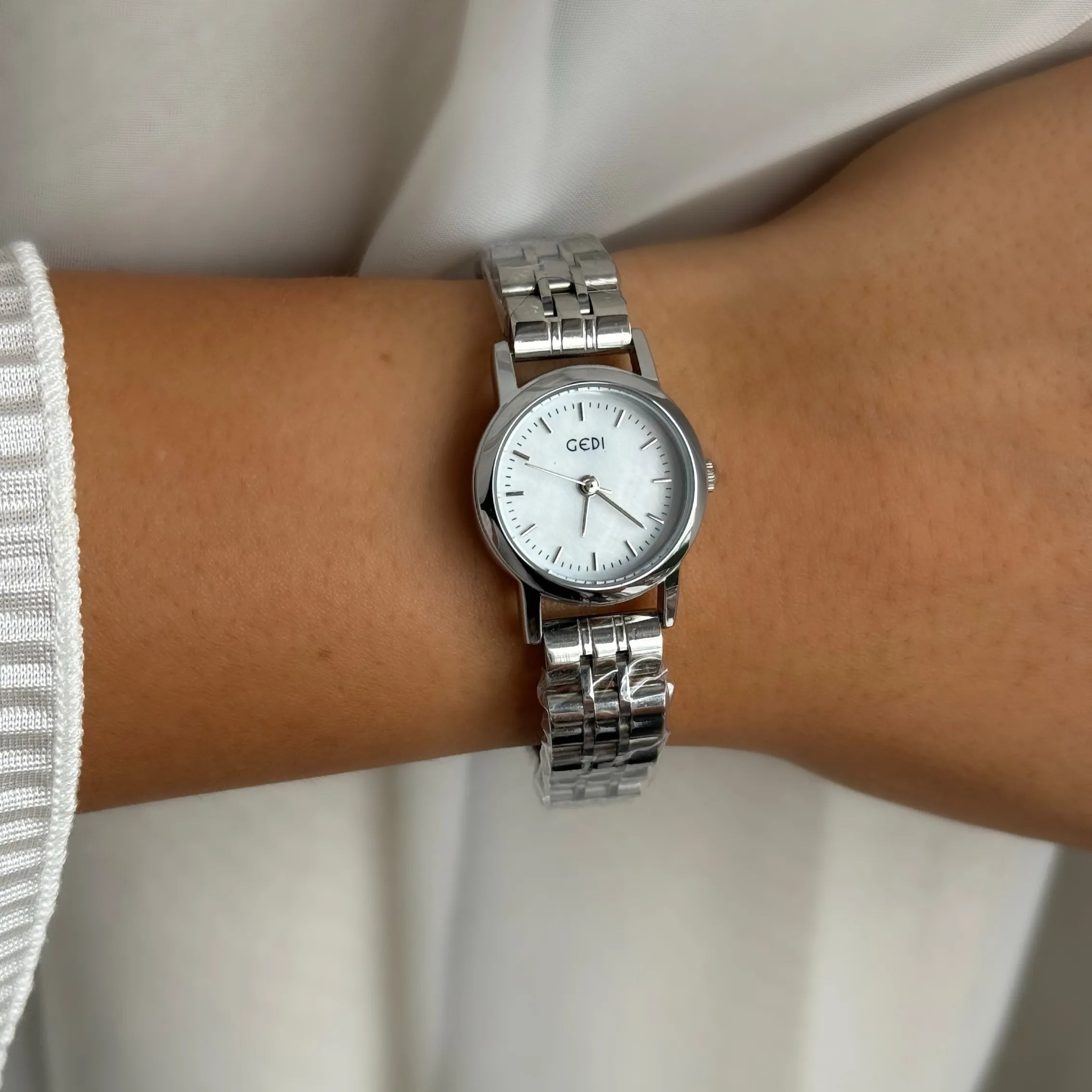 Aria Nácar Silver Watch