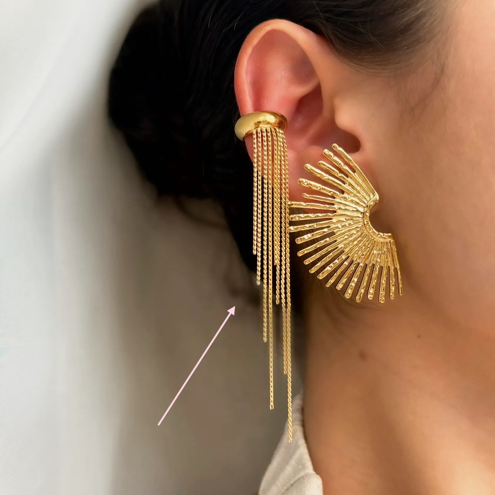 Festive Gold Earcuff